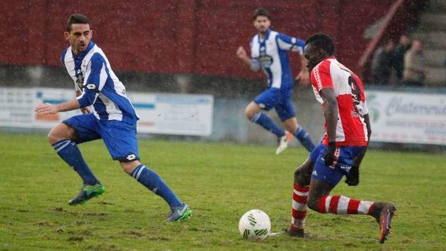 El Arosa, en un partido con el Deportivo B. // Noé Parga