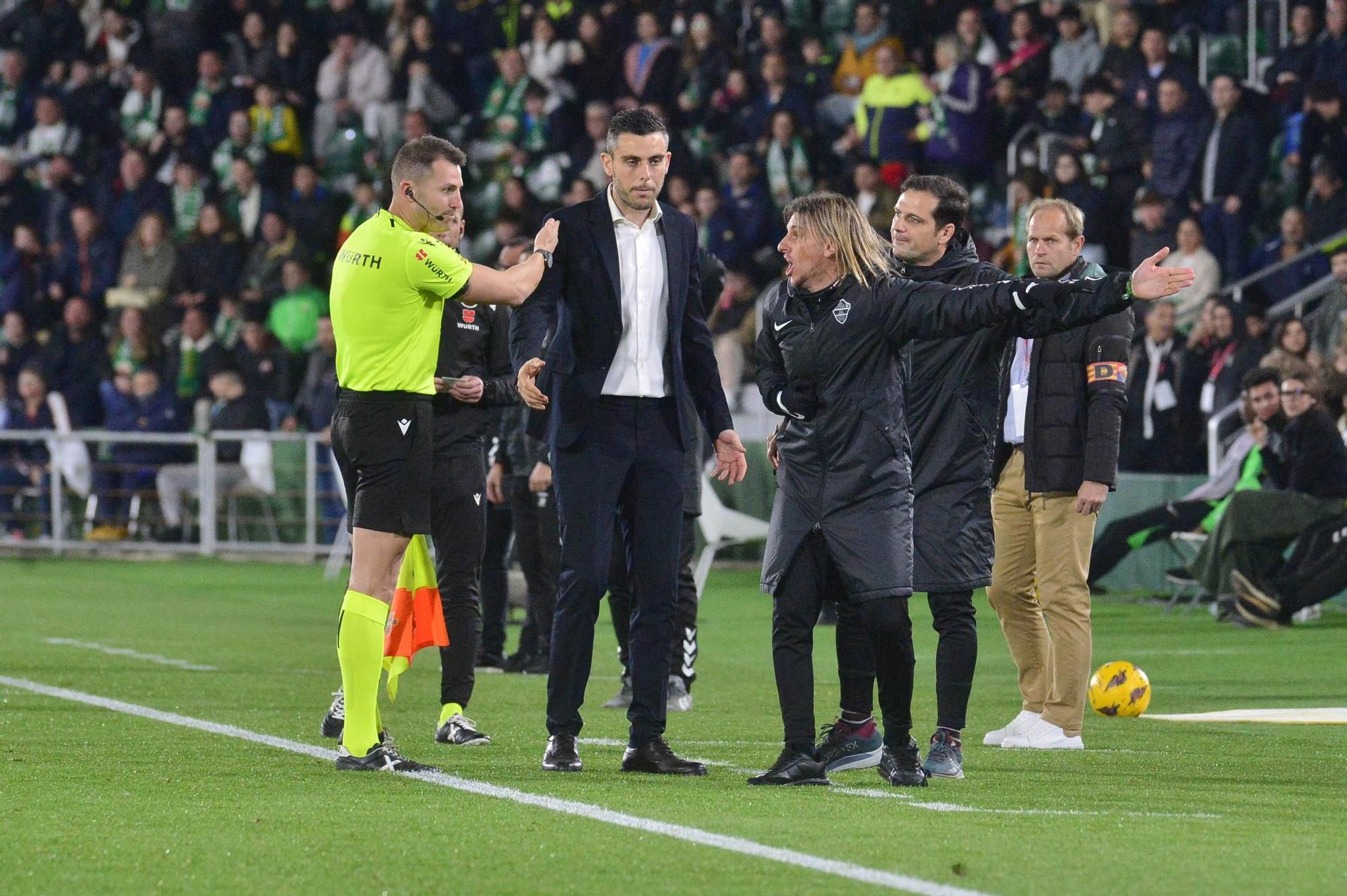 El Elche choca contra una muralla