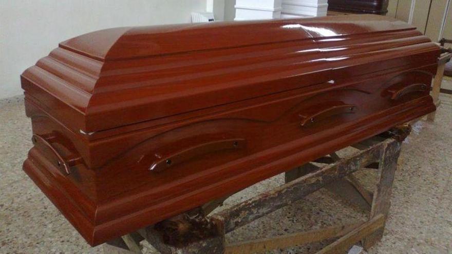 La Policía irrumpe en un funeral para desbloquear el móvil del muerto con su dedo