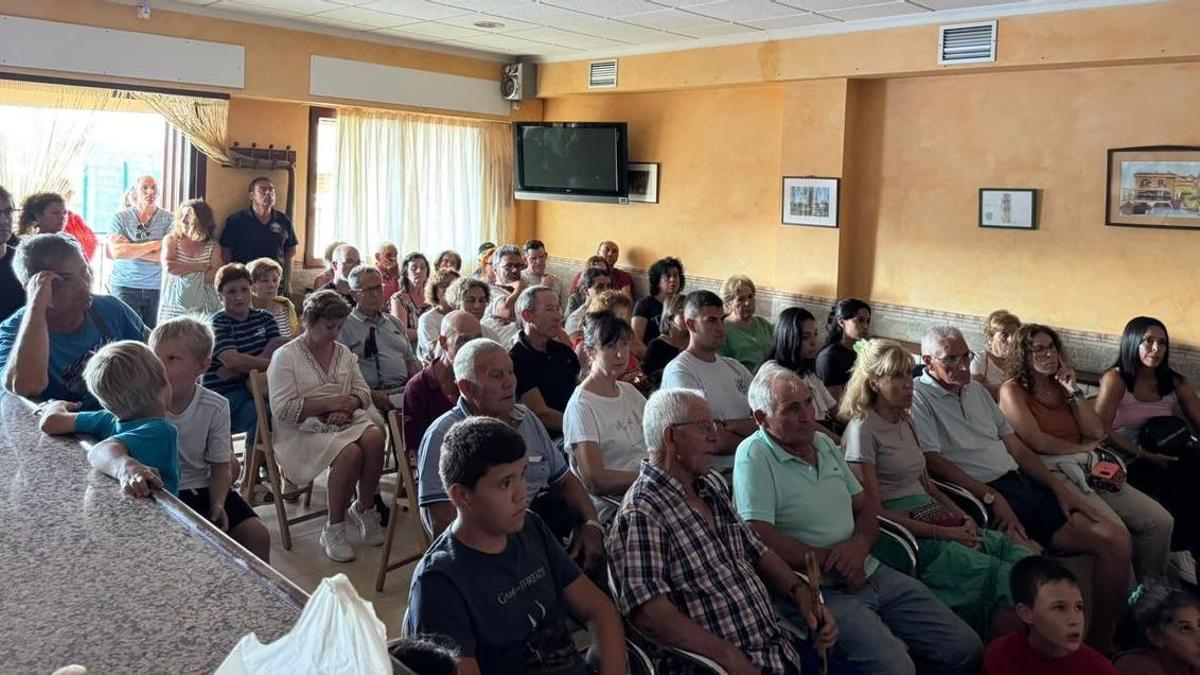 Asistentes a la jornada informativa en Molezuelas de la Carballeda