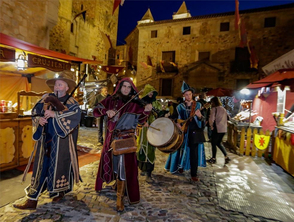 Las imágenes del arranque del Mercado Medieval de las Tres Culturas en Cáceres