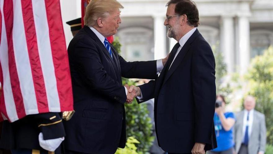 Trump da bienvenida a Rajoy y le elogia como un dirigente &quot;altamente respetado&quot;