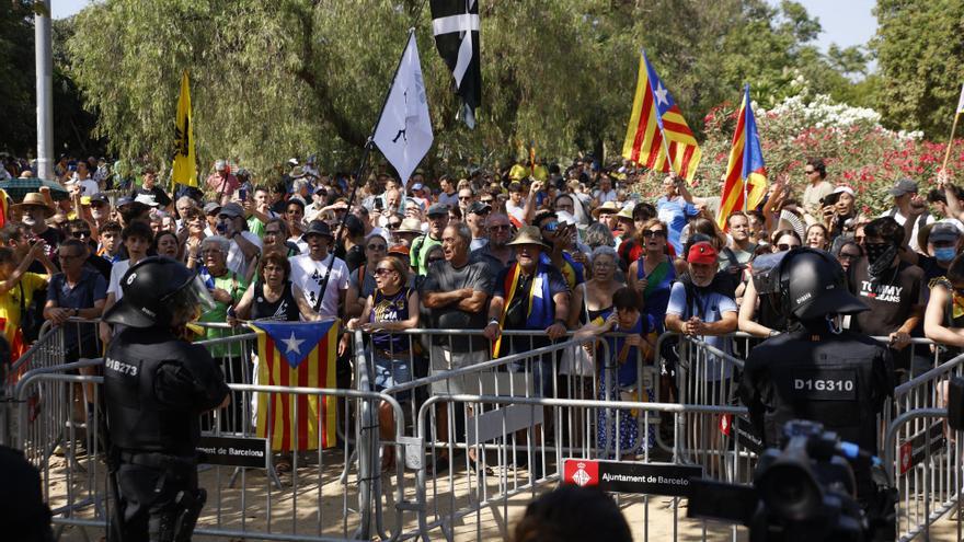 Crece la tensión entre los manifestantes independentistas y los Mossos