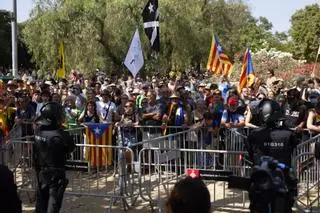 Crece la tensión entre los manifestantes independentistas y los Mossos