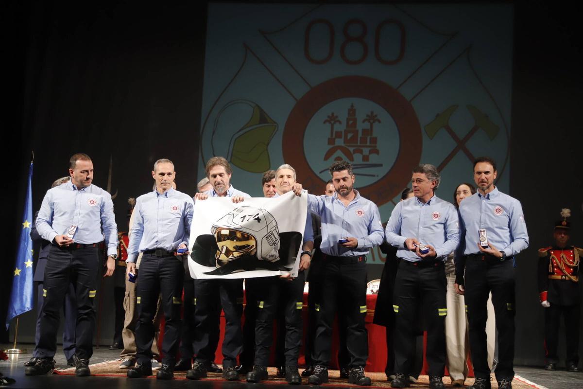 El Ayuntamiento distingue a los mejores efectivos y reconoce a los jubilados en el día del patrón