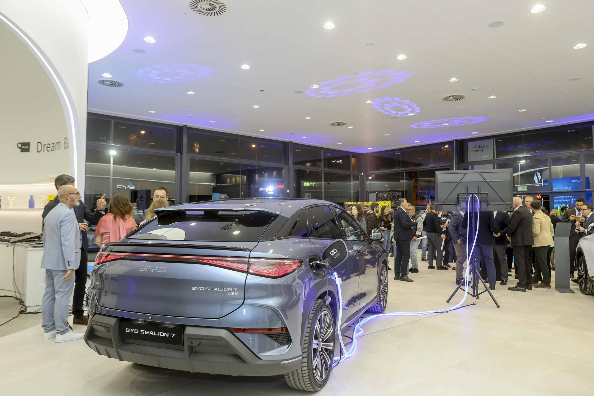 QUADIS Dream inaugura el primer centro BYD en Alicante.