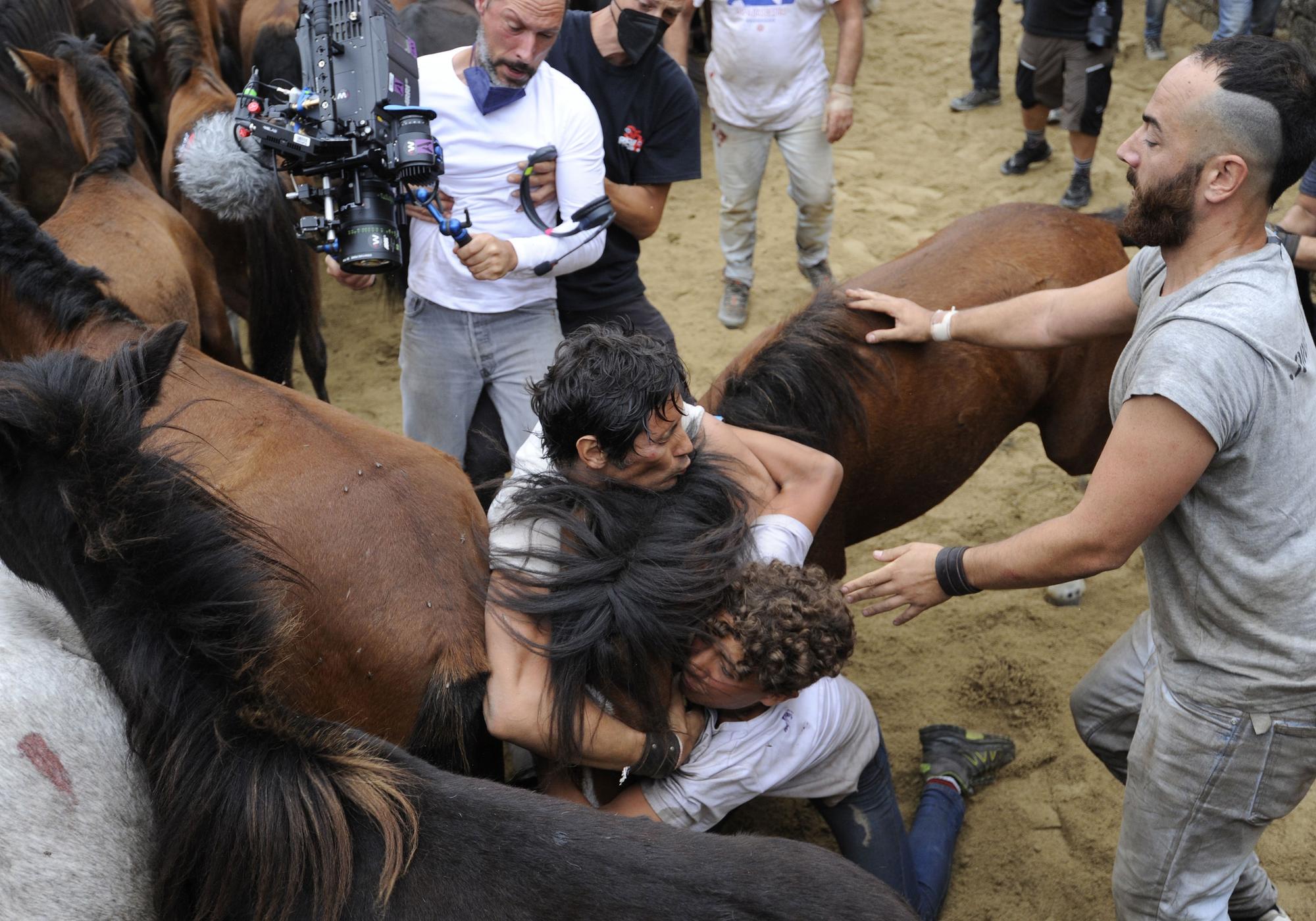 Rapa de alto voltaje en Sabucedo