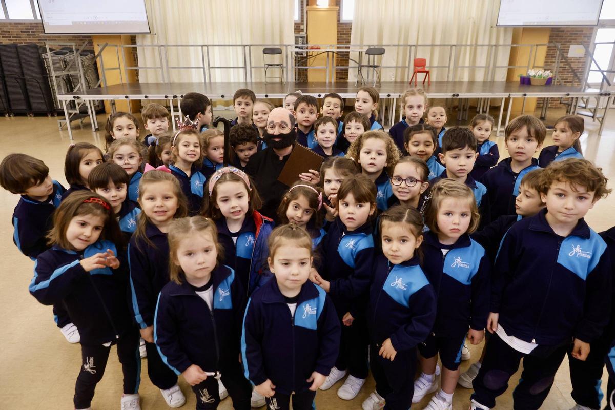 Así disfruta el alumnado del colegio de la Inmaculada de Gijón su "Semana Ignaciana", en imágenes