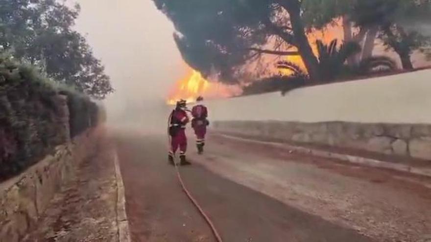 Así es la "lucha sin cuartel" de la UME por evitar que el fuego de San Martín de Valdeiglesias arrase las casas de los vecinos