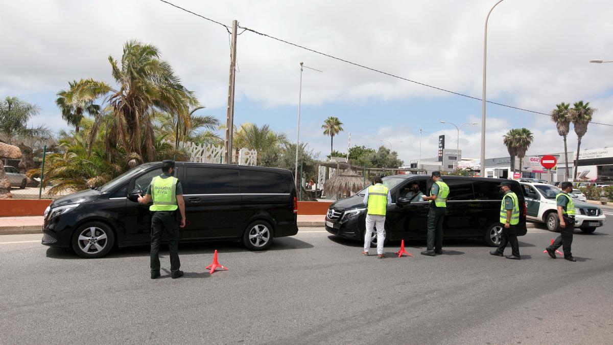 Agentes de la Guardia Civil durante el dispositivo