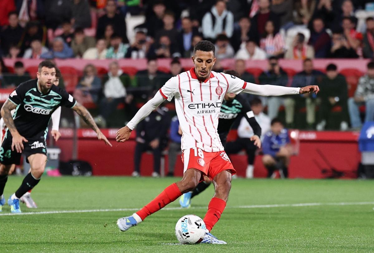 Ounahi lanza el penalti del Girona que suponía el 2-2.