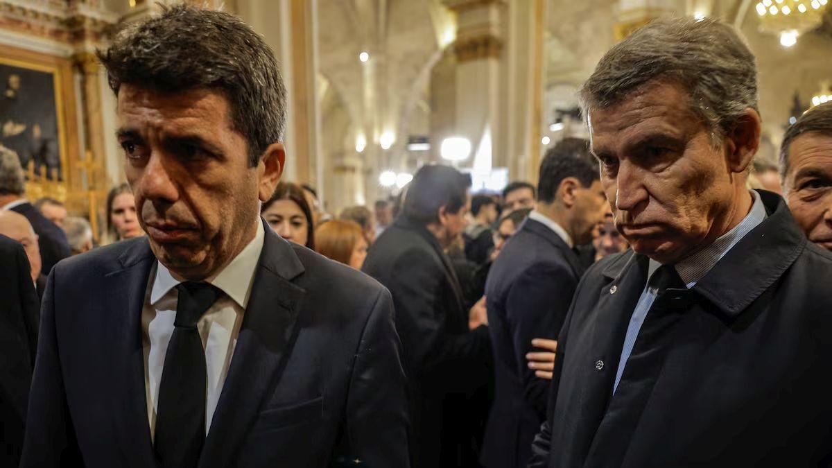 Carlos Mazón y Alberto Núñez Feijóo, en el funeral por las víctimas de la dana, en diciembre de 2024 Foto: .KAI FORSTERLING/EFE
