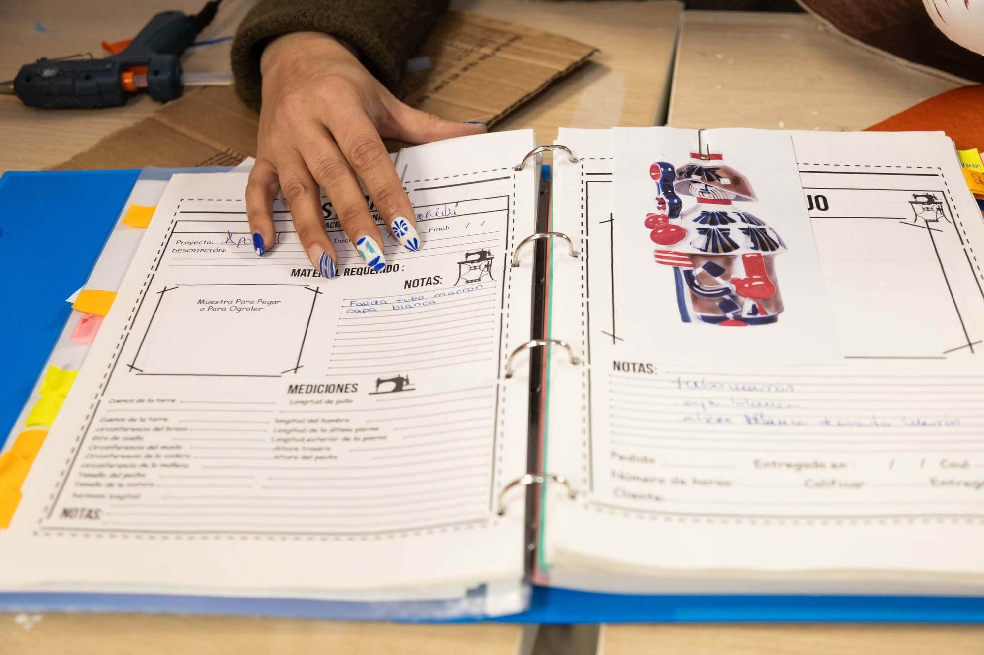 La papelería de Arteixo convertida en taller de Sargadelos