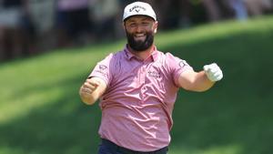 Jon Rahm celebra su eagle en la última vuelta del Memorial