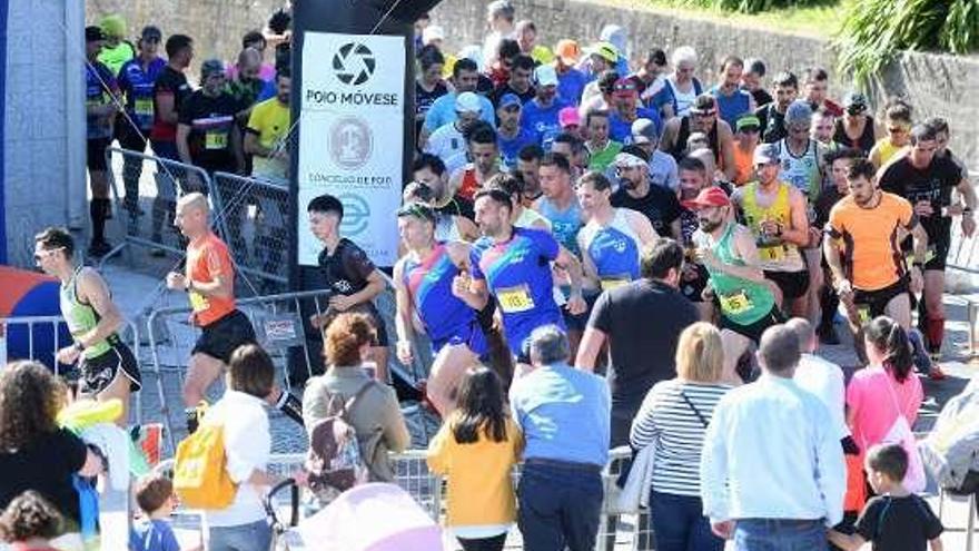 La salida de la carrera de montaña en Samieira. // Gustavo Santos