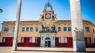 Santa Coloma licita el servicio de limpieza de edificios y centros docentes municipales por 23 millones de euros
