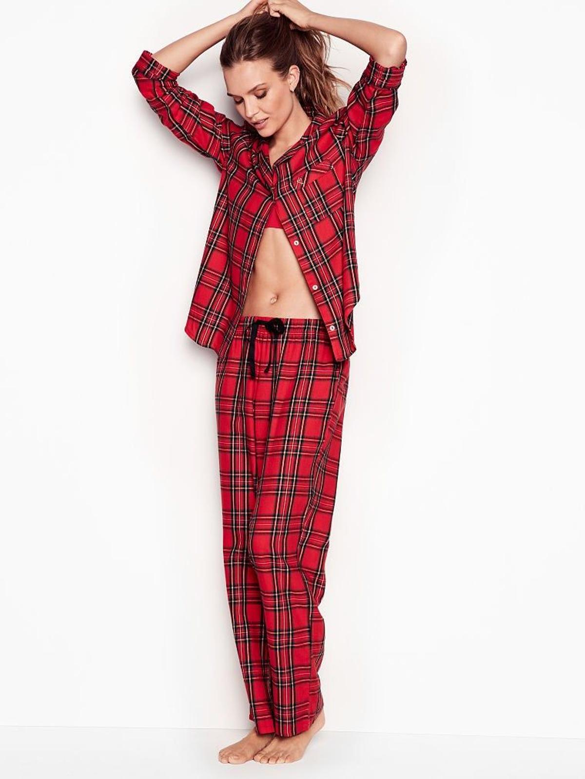 Pijama a cuadros de Victoria's Secret (Precio: 64,19 euros)