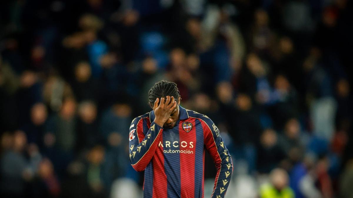 El Villarreal asalta el Ciutat de València y agrava la crisis del Levante