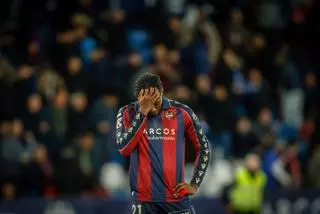 El Villarreal asalta el Ciutat de València y agrava la crisis del Levante