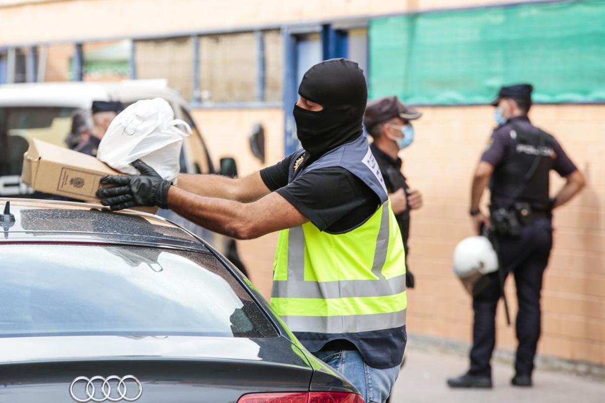 Intervención policial. Menudeo, gallos y tortugas en Ministriles, Lorca-3598.jpg