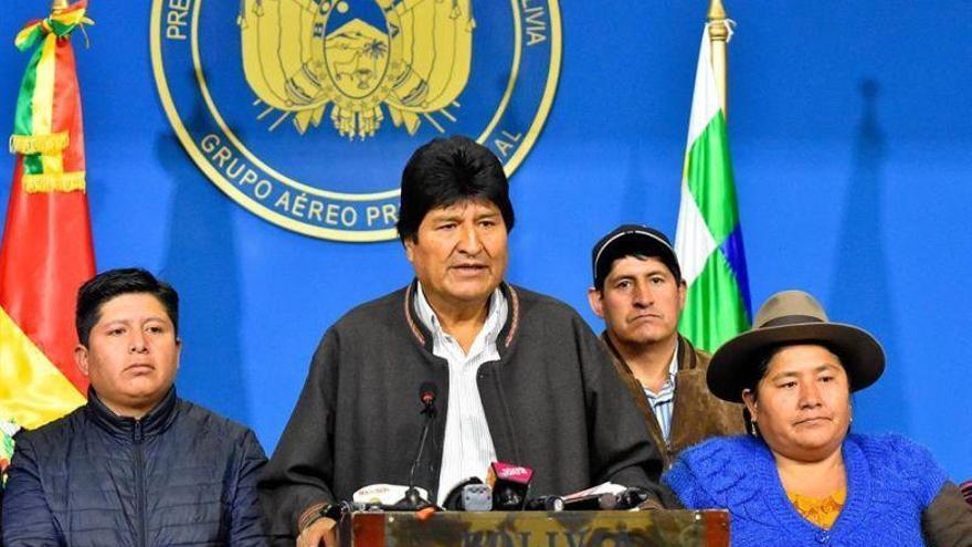 Dimite Evo Morales tras la presión del Ejército y la policía