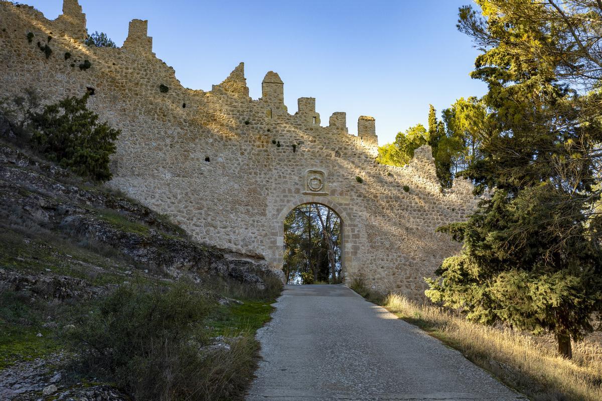 La Puerta del Río en la muralla medieval de Alarcón