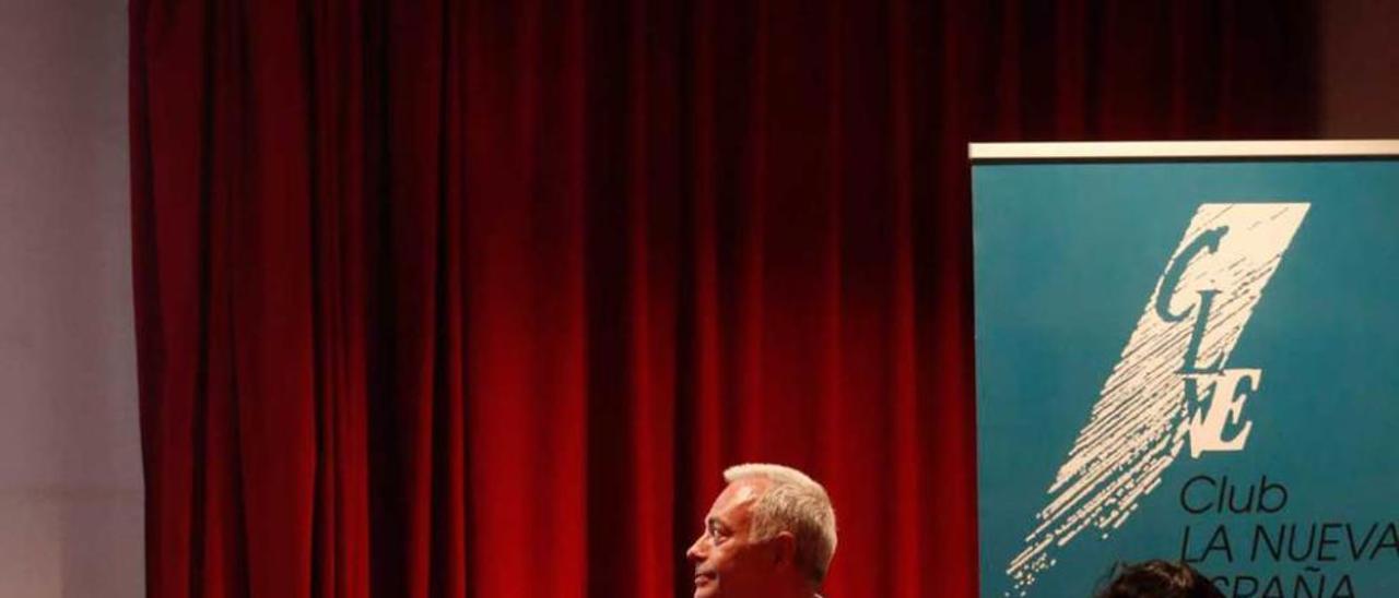 Pedro Menéndez y Ana Fernández, ayer, en la Casa de Cultura.