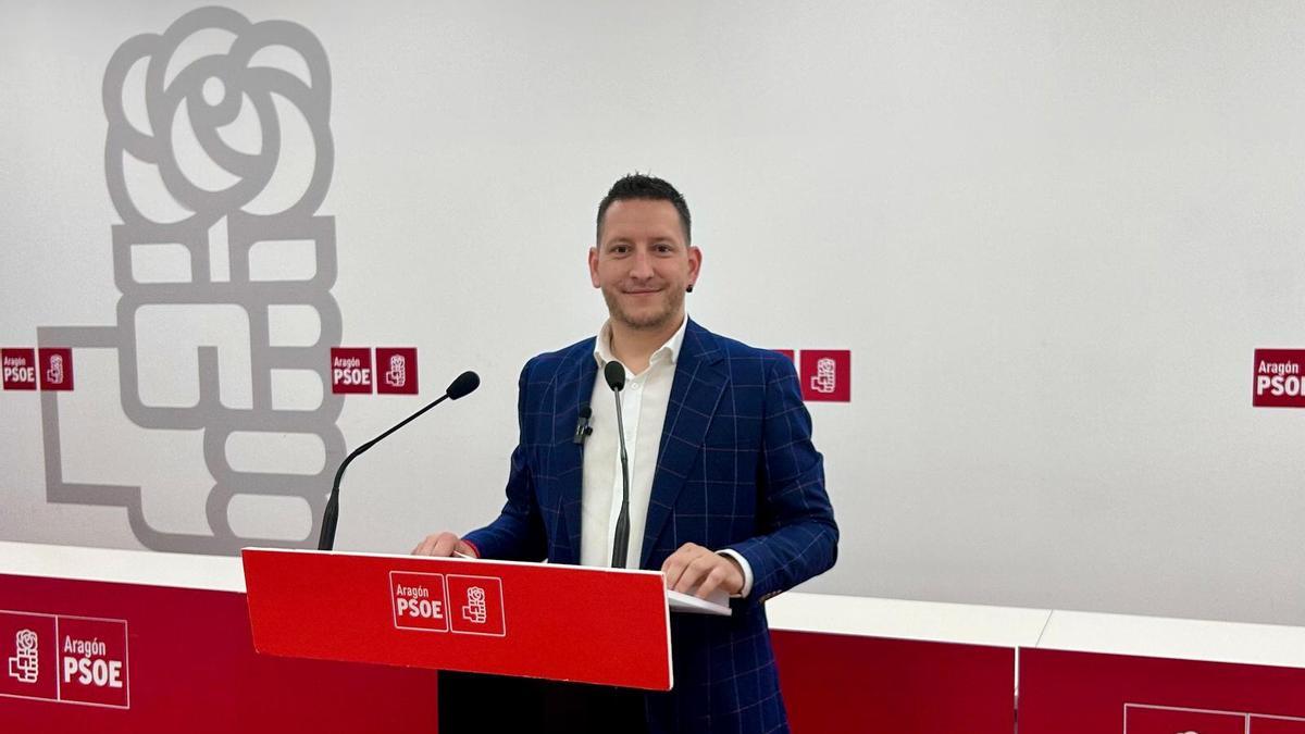 El portavoz de la Ejecutiva del PSOE Aragón, Jesús Morales, este sábado en la sede del partido.