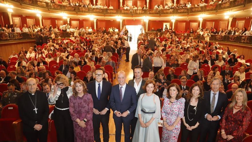 El hospital Reina Sofía rinde homenaje a sus 28.363 profesionales en la gala por su 50 aniversario en Córdoba