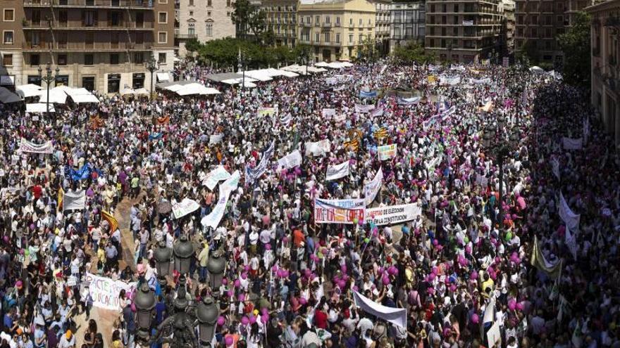 Familias y docentes piden &quot;salvar&quot; la concertada y la dimisión de Marzà