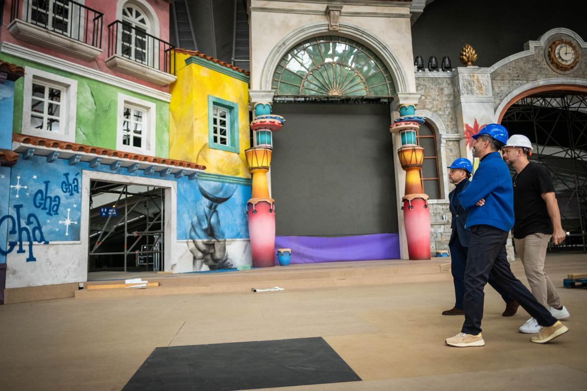 El escenario del Carnaval de Santa Cruz de Tenerife, casi a punto.