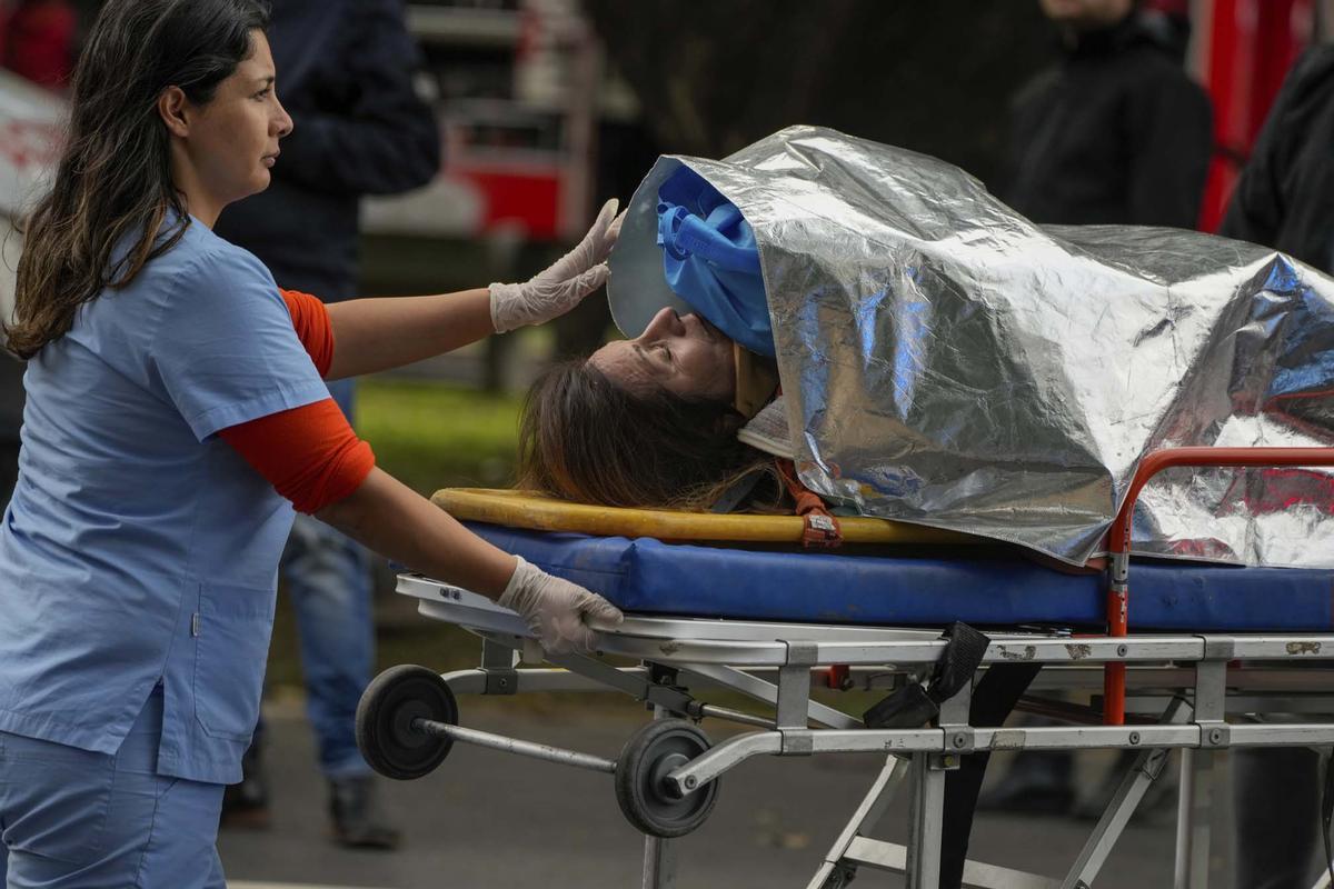 Tren de pasajeros se estrelló contra un tren de mantenimiento en Buenos Aires, dejando al menos 30 personas hospitalizadas, dos de las cuales estaban en estado grave