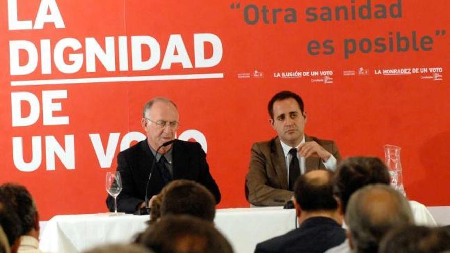 José Ramón Mayans y Jorge Alarte, ayer, en la presentación de propuestas sanitarias.