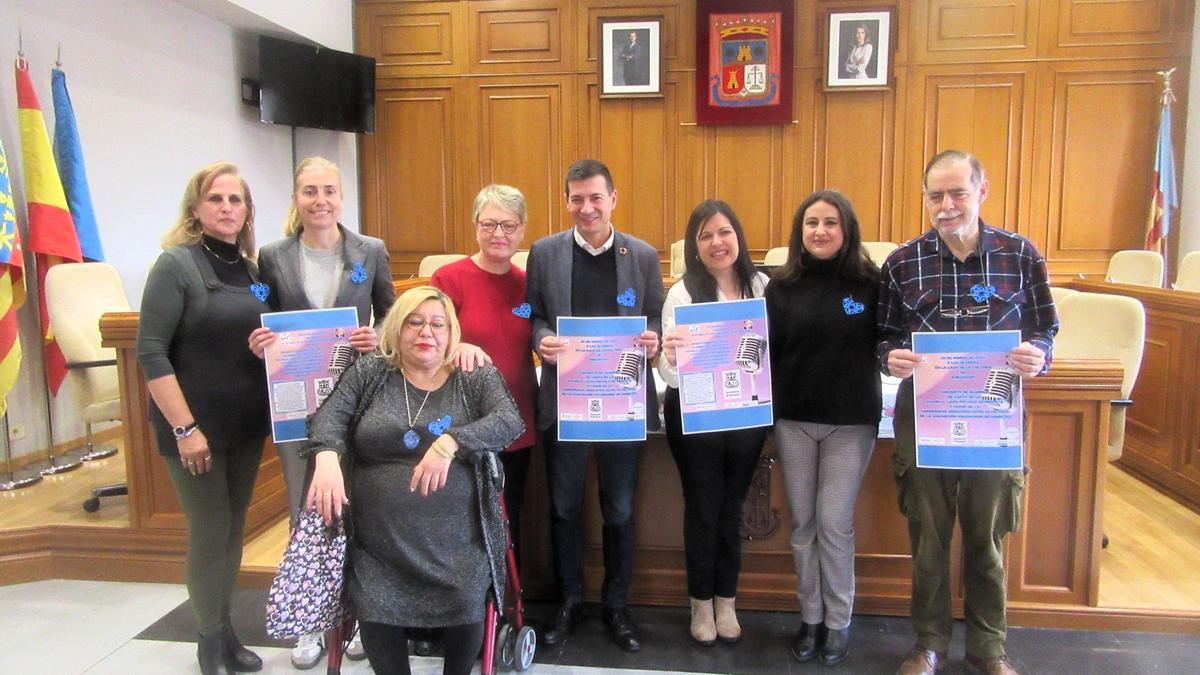 Representantes del proyecto y colaboradores con las autoridades municipales.