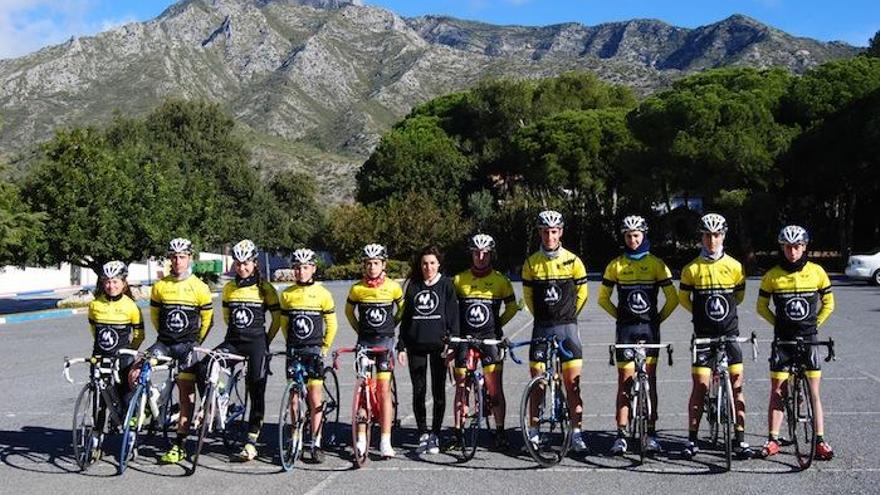 Imagen de varios representantes de la Academia Ciclista Maté.
