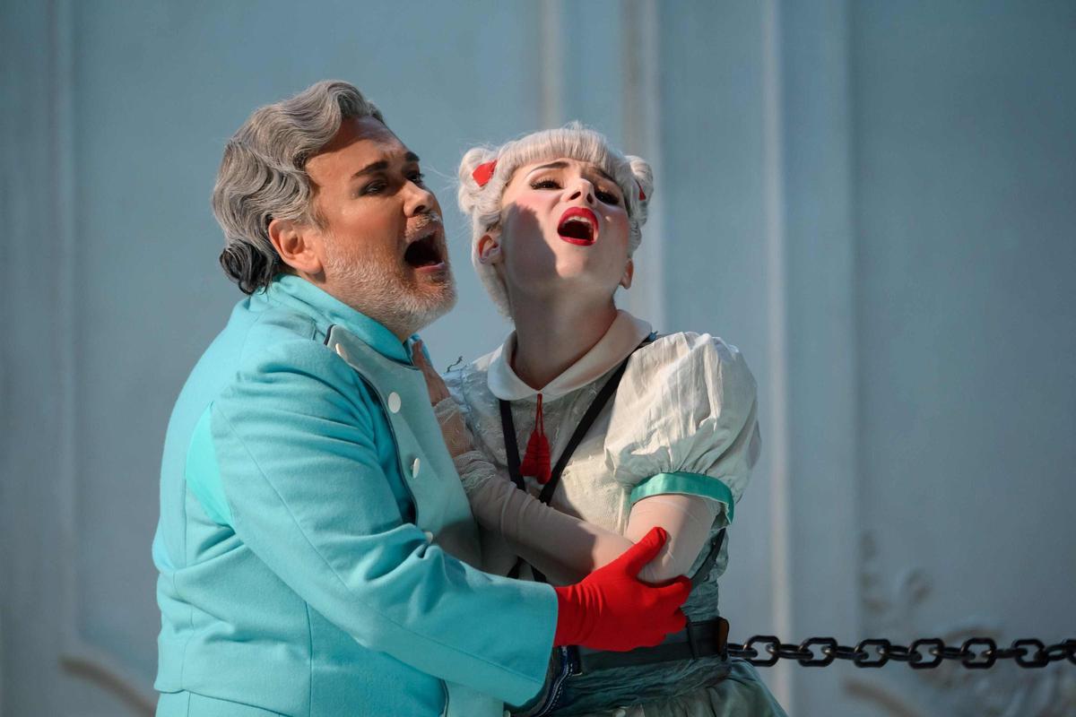 Imágenes de la ópera  ‘La Cenerentola’ de Rossini