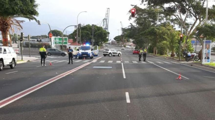 Agentes de la Policía Local en el lugar del incidente.