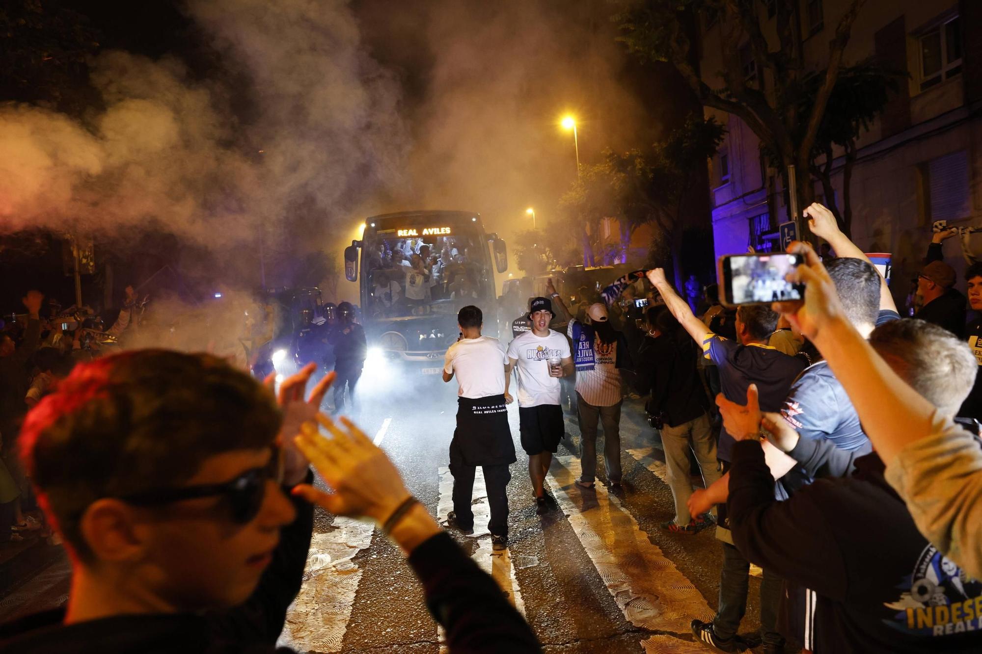 EN IMÁGENES: Locura en las calles de Avilés por el ascenso