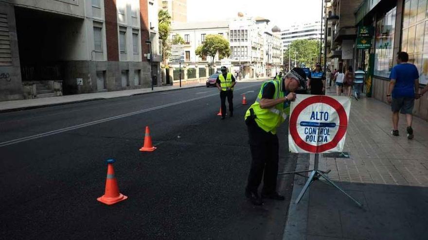 Uno de los controles realizados la semana pasada en la calle Alfonso IX.