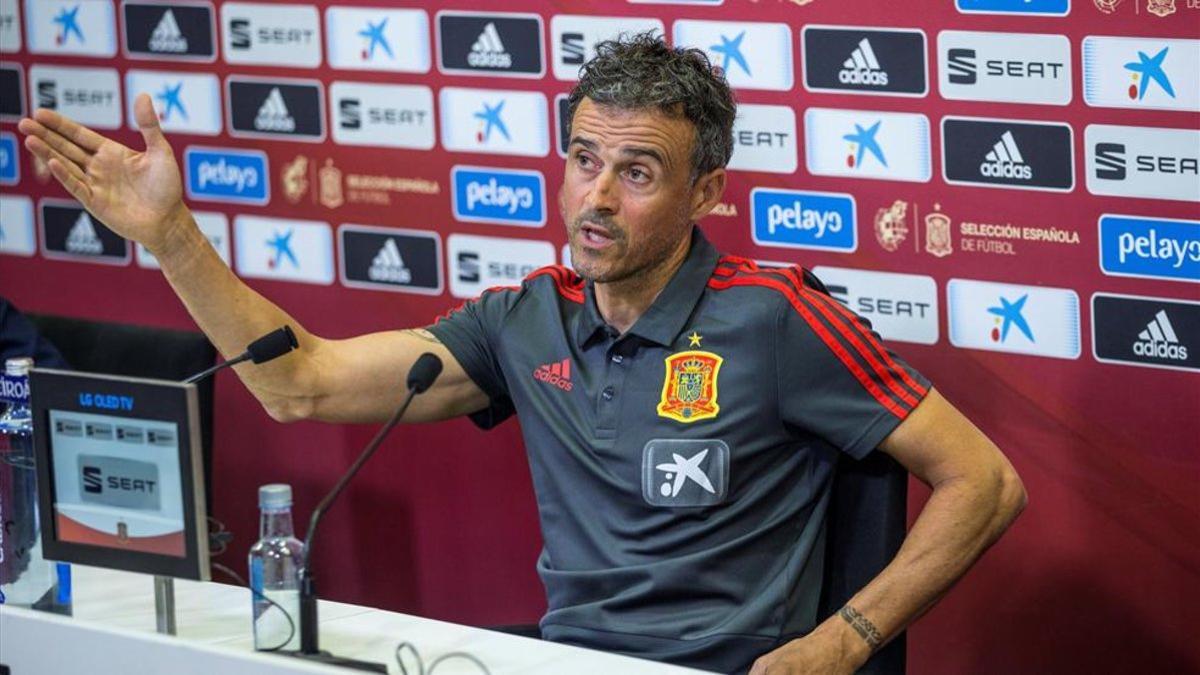 Luis Enrique habla desde la concentración de España en Cardiff