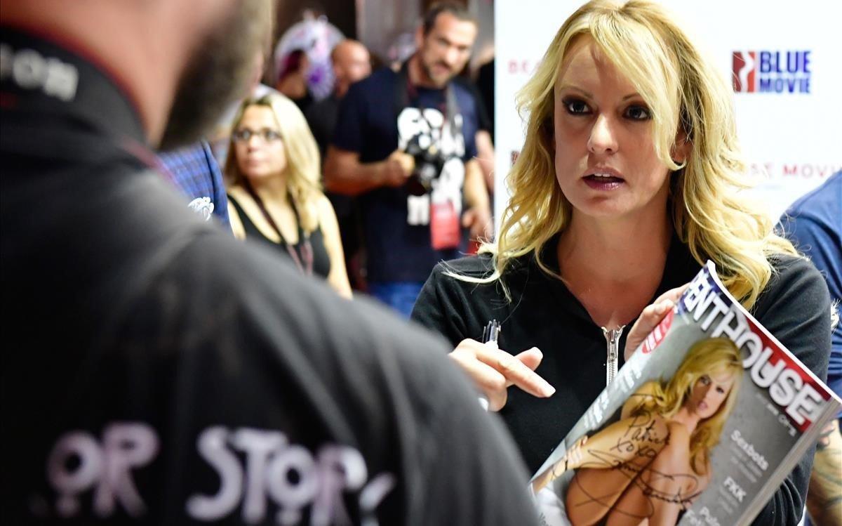 lmmarco45439075 adult film actress stormy daniels signs autographs at the ve181013163811