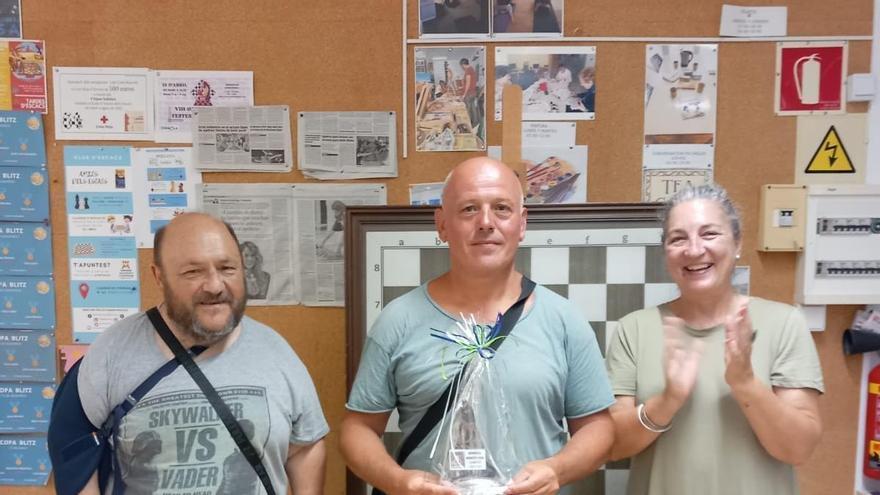 Ajedrez en Ibiza: Agim Azizaj y Sara Sierra del Sol vencen en honor a Roberto Vidal