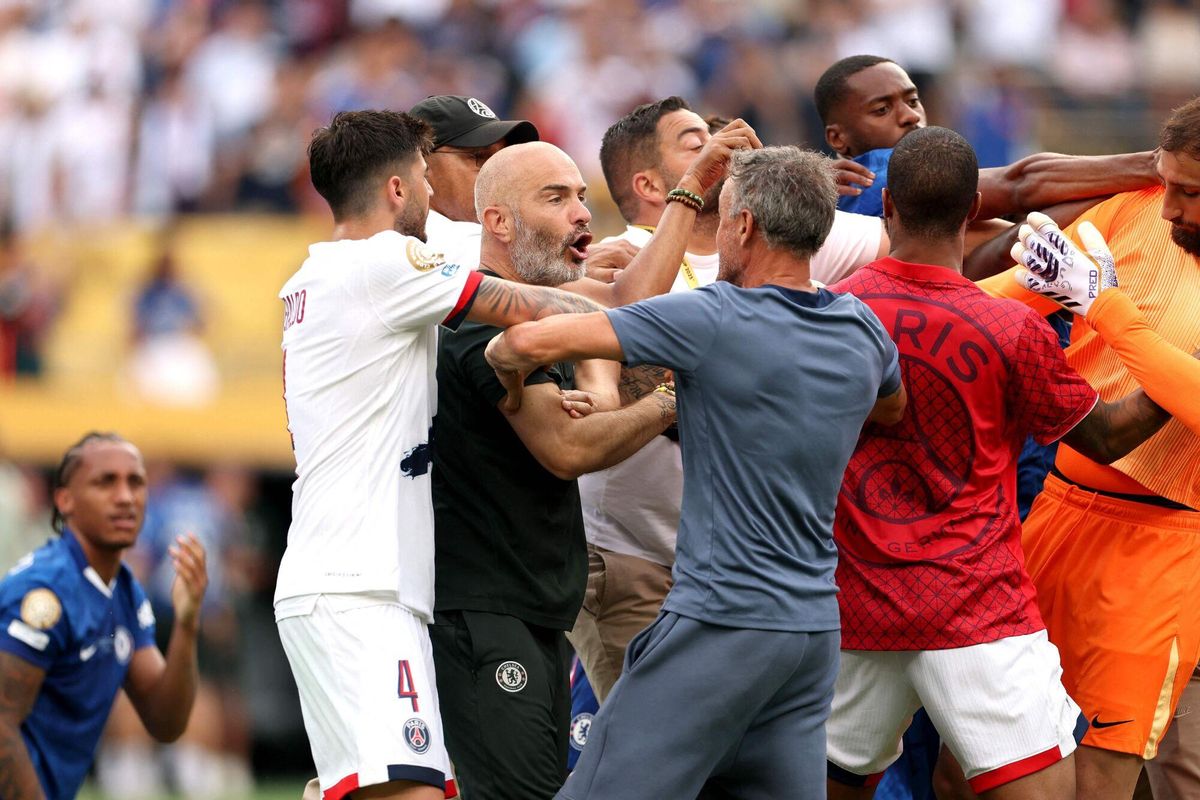 EAST RUTHERFORD, NEW JERSEY - JULY 13: Enzo Maresca, Head Coach of Chelsea FC, engages with Luis Enrique, Head Coach of Paris Saint-Germain, following the FIFA Club World Cup 2025 Final match between Chelsea FC and Paris Saint-Germain at MetLife Stadium on July 13, 2025 in East Rutherford, New Jersey. Luke Hales/Getty Images/AFP (Photo by Luke Hales / GETTY IMAGES NORTH AMERICA / Getty Images via AFP)