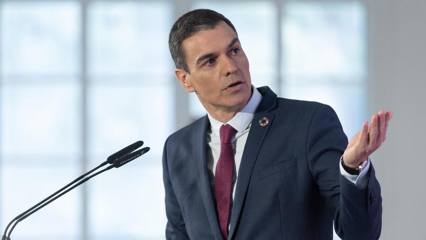 El presidente del Gobierno, Pedro Sánchez, comparece en rueda de prensa tras el último Consejo de Ministros, en el Complejo de la Moncloa, a 27 de diciembre de 2022, en Madrid (España).