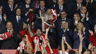 Muniain levanta 40 años después la Copa del Rey en Sevilla