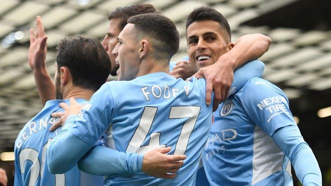 Los jugadores del City celebran un gol en Old Trafford.