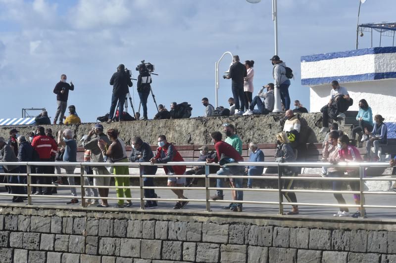 Pleamar en Agaete para remolcar el ferry