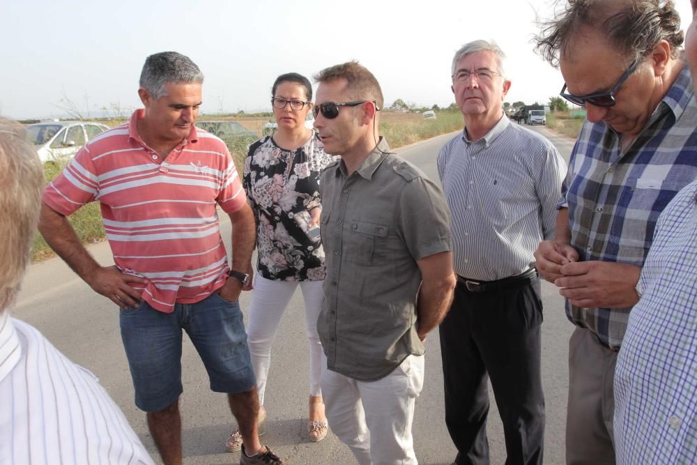 Protesta agricultores por el sellado del desagüe