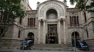 El Tribunal Supremo confirma la prisión para un taxista por llamar "bolleras de mierda" a una pareja en una discoteca de Barcelona