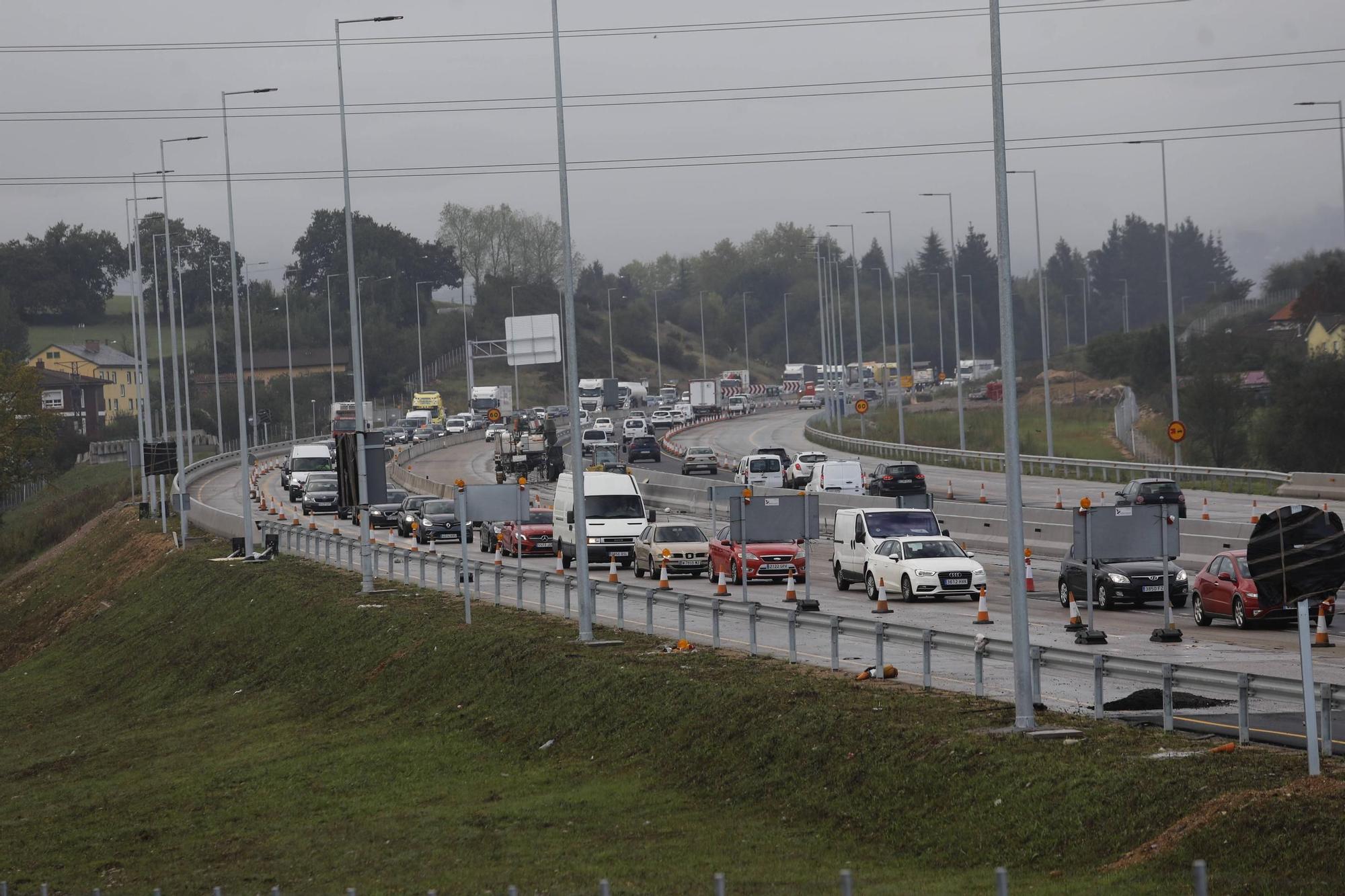 Atasco en la "Y": las obras en la autopista complican la circulación